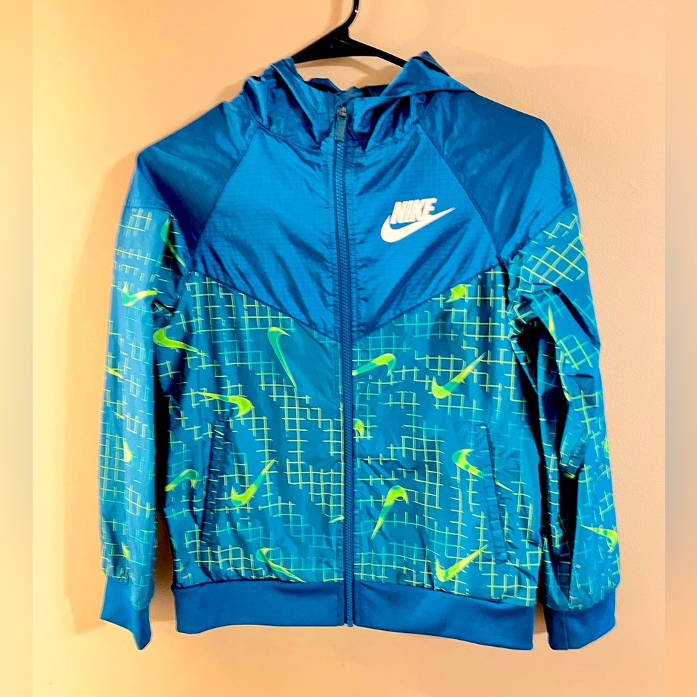 Boy’s Nike Windrunner - Big Boy’s Size M